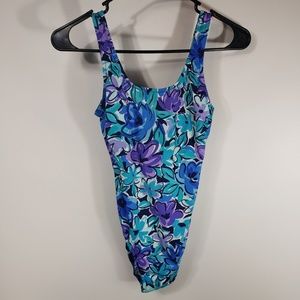 Women's Land's End one piece swimsuit size 6